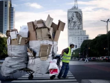 La pobreza bajó a 36,5% en el primer semestre, según el Indec