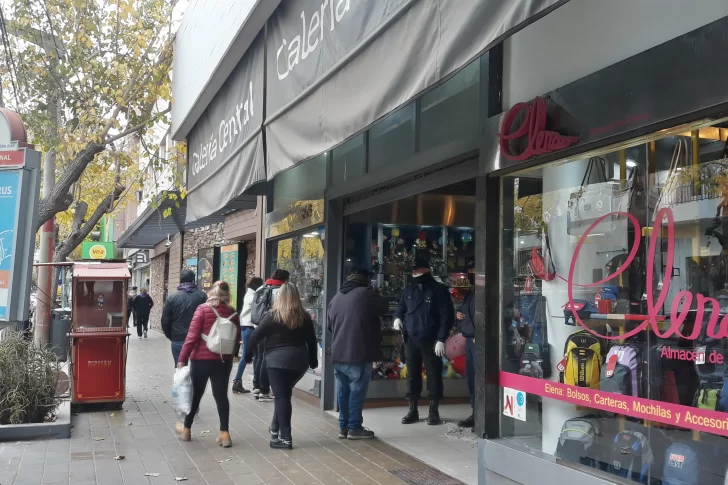 Día del Padre: comerciantes logran acordar un feriado para vender más