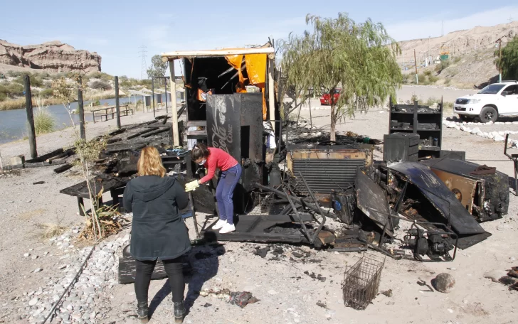 Millones en pérdidas por un incendio en el Kayak Club San Juan, ¿fue a propósito?