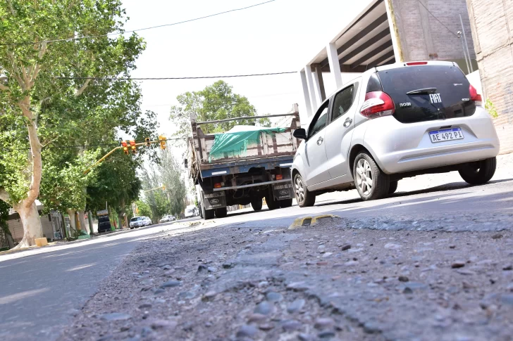 Buscan recursos para financiar el arreglo de la calle Sargento Cabral