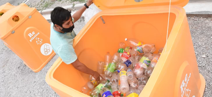 Más de 3.000 personas canjearon botellas por entradas gratis a parques