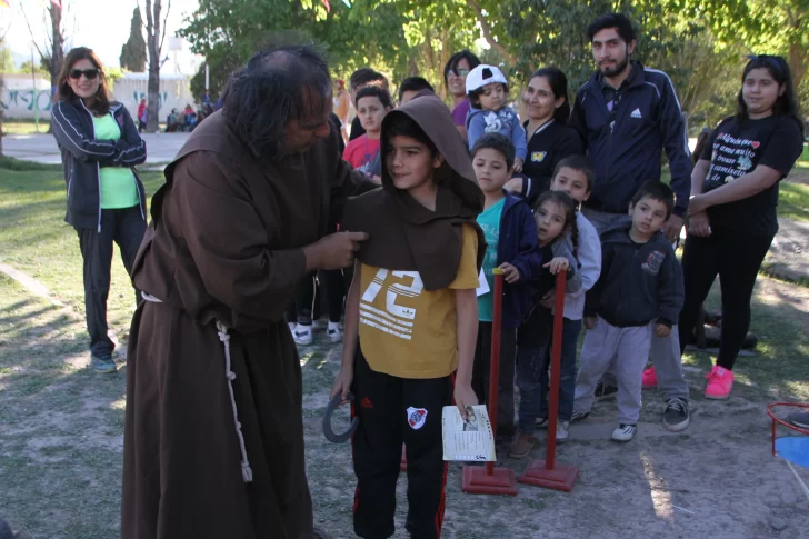 San Martín y sus soldados enseñaron a los chicos las estrategias de un combate