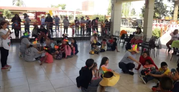 Con juegos y baile, los chicos con discapacidad festejaron la primavera