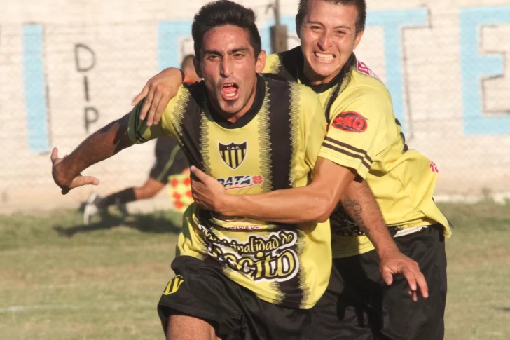 Atenas Pocito se puso a tiro con una goleada