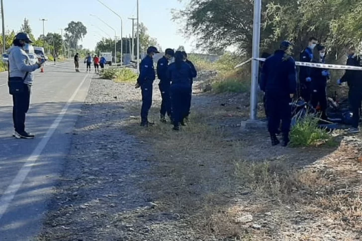 Lo peor para un motociclista que chocó un poste