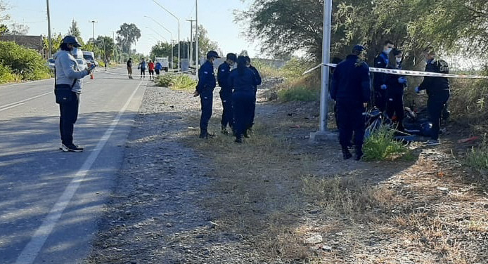 Lo peor para un motociclista que chocó un poste