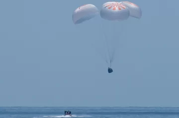 La empresa SpaceX completó su histórica misión con la NASA