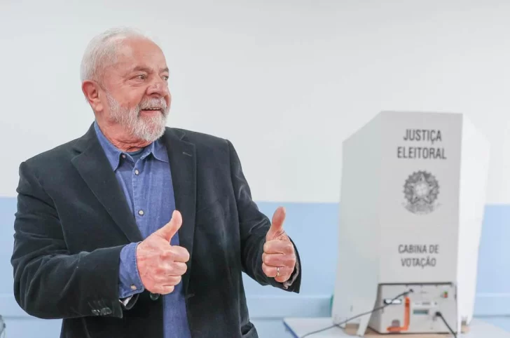 Ganó Lula, pero habrá balotaje con Bolsonaro y un final abierto