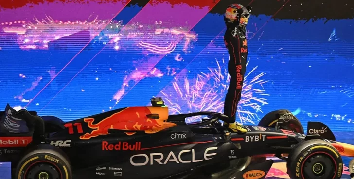 Checo Pérez ganó en Singapur y Verstappen no pudo gritar campeón