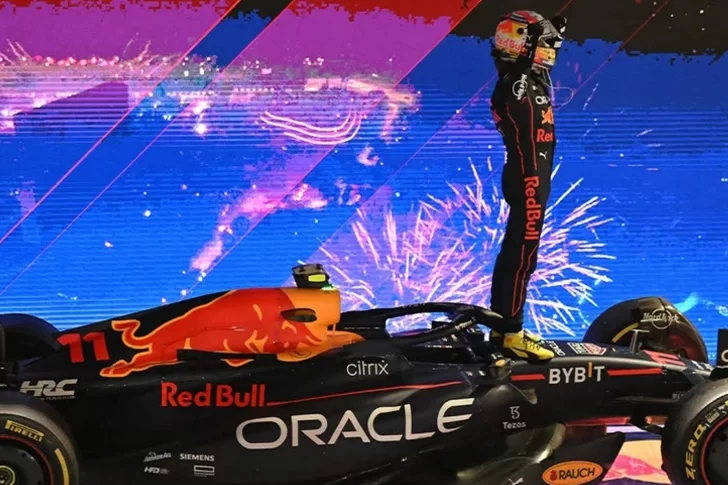 Checo Pérez ganó en Singapur y Verstappen no pudo gritar campeón
