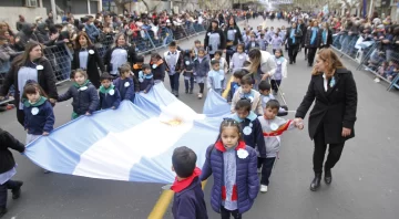 Hasta alumnos de zonas alejadas,  en el desfile por la Independencia