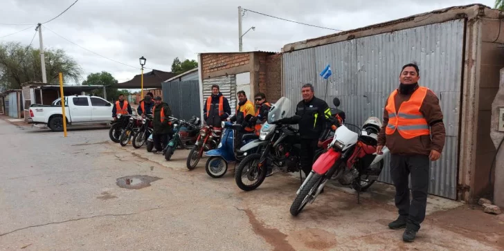 Por la pobreza que vieron en sus viajes, saldrán en sus motocicletas a repartir donaciones