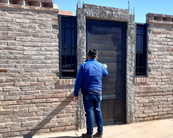 Drama con asaltantes en una casa con una mujer enferma