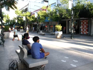 Pese al feriado hoy van a abrir varios comercios