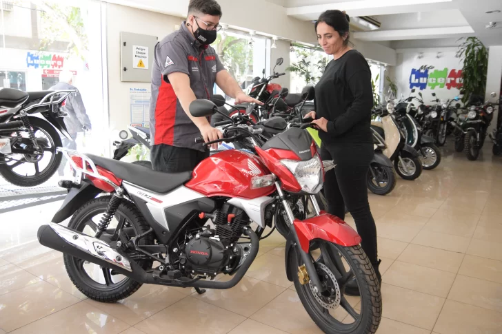 Hay un boom de venta de motos para ahorrar costos y como inversión segura