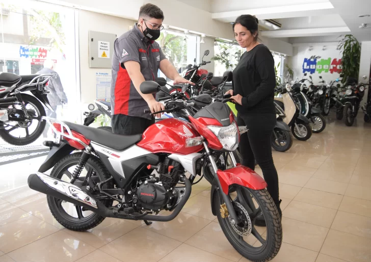 Hay un boom de venta de motos para ahorrar costos y como inversión segura