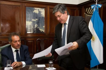 Al menos 3 señales de alerta de la economía que debe atender Scioli