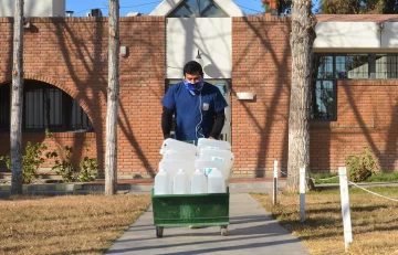 La UCCuyo donó mil litros de alcohol en gel a Salud Pública