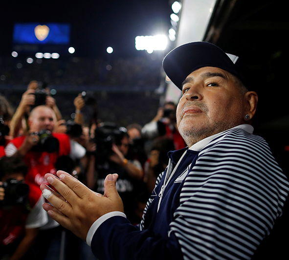 Maradona, hisopado por precaución