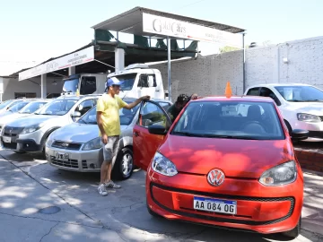 Por el faltante de 0 km hay autos usados que están más caros que la unidad nueva