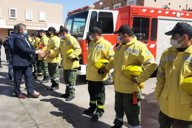 Bomberos viajaron a ayudar