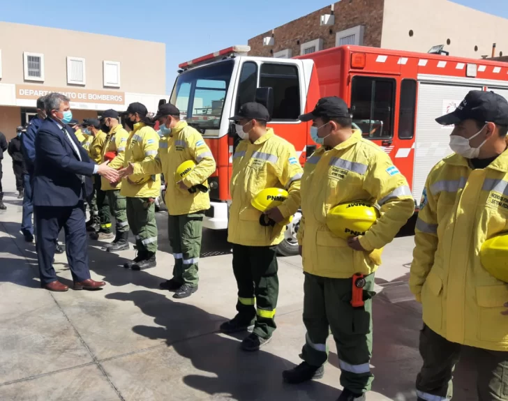 Bomberos viajaron a ayudar