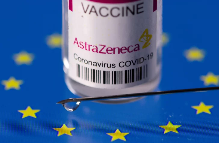 Vinculan la vacuna de Astrazeneca con los trombos pero avalan su uso