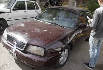 Detienen a un penitenciario por orinar en la vía pública y propasarse con la Policía