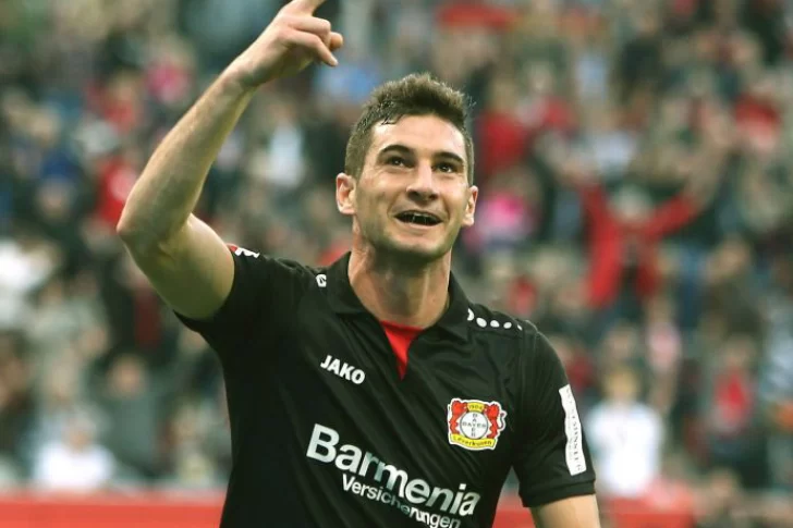 Alario aportó en el Leverkusen
