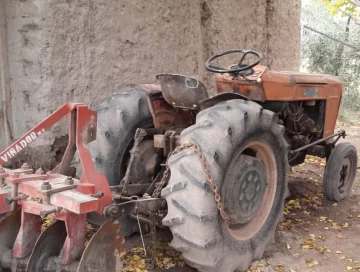 ¿Hijo de un funcionario judicial implicado en el robo de un tractor en Sarmiento?