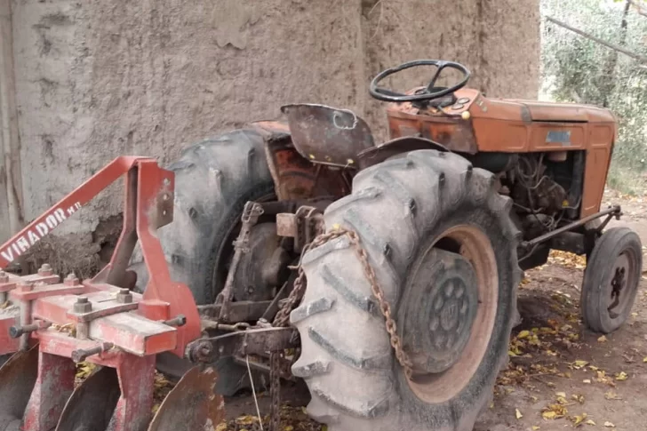 ¿Hijo de un funcionario judicial implicado en el robo de un tractor en Sarmiento?