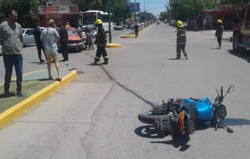 Motociclista, herido al chocar