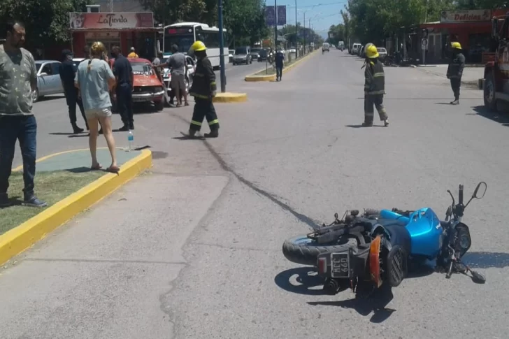 Motociclista, herido al chocar