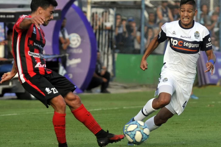 Gimnasia y Patronato, iguales