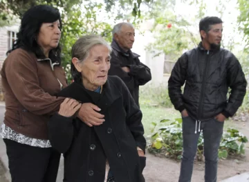 Salió a pasarla con amigos y al volver se estrelló en moto contra un árbol y murió