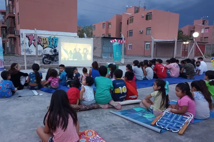 Hay recreación gratuita y a domicilio para toda la familia en algunos departamentos