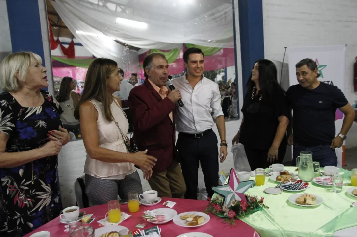 Rueda comenzó a mostrarse en Rivadavia y no descartó ser candidato