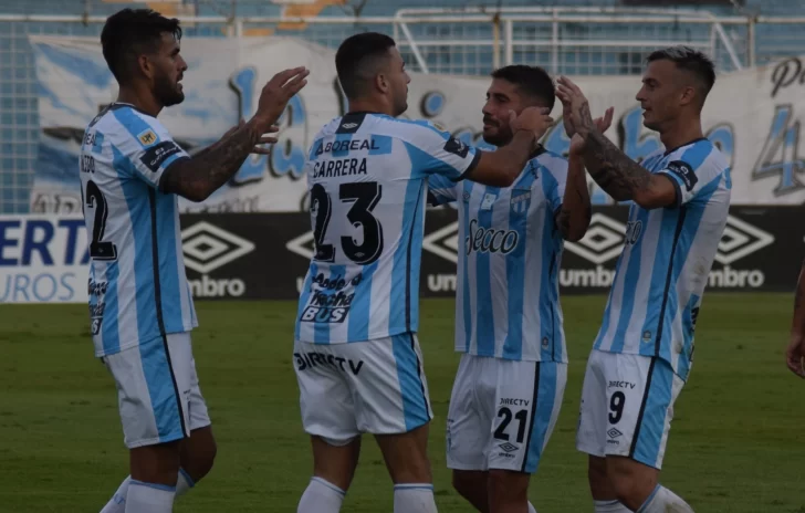 Atlético goleó y sueña con la clasificación