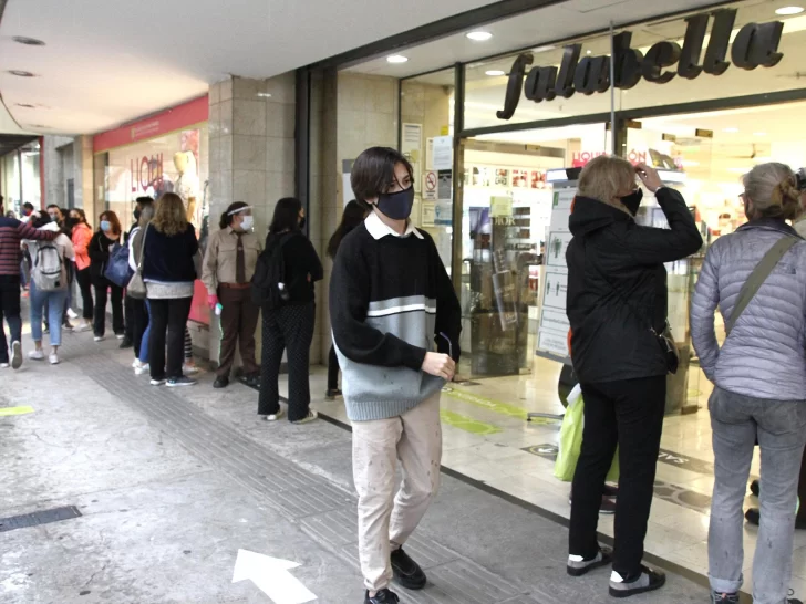 Falabella cerró su último local en el país y ya no vende online