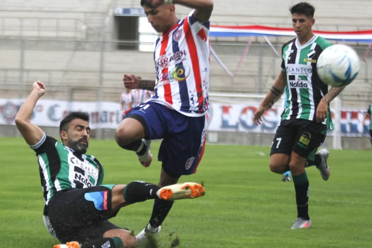 Peñarol se terminó complicando solo