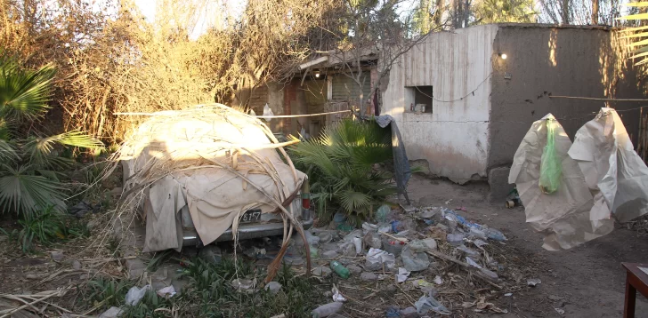 Un barrio entero ya no sabe qué hacer con una anciana que insulta todo el día