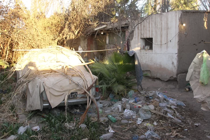 Un barrio entero ya no sabe qué hacer con una anciana que insulta todo el día