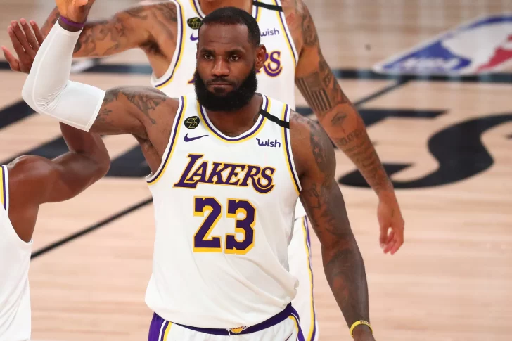 LeBron James ganó e hizo más historia