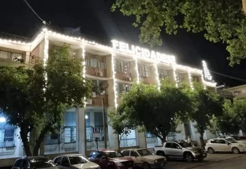 Tribunales festeja las Fiestas con luces