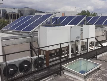 Poner paneles solares para una casa cuesta casi un millón de pesos