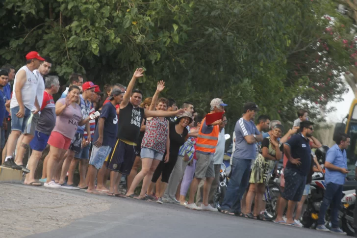 La gente aportó su calor y color en Pocito