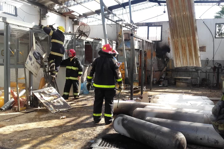 Murió uno de los operarios quemados en la gran explosión de un taller de GNC