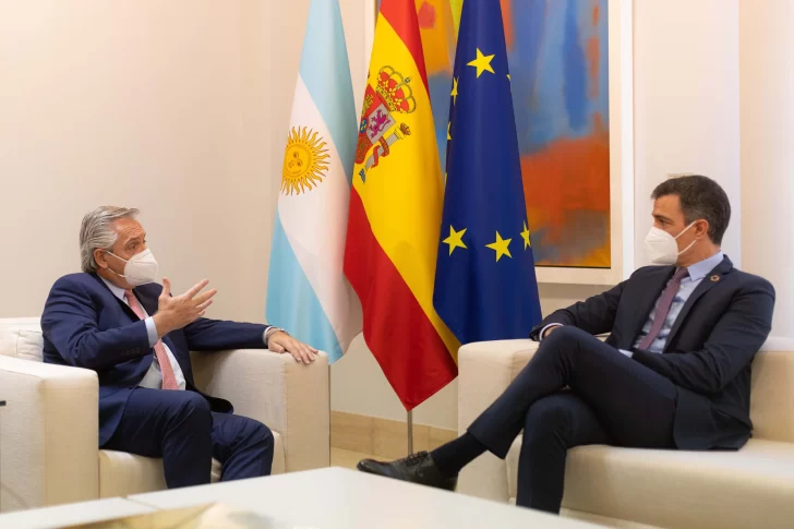 Fernández cosecha apoyo de España ante el Fondo y espera visita para junio