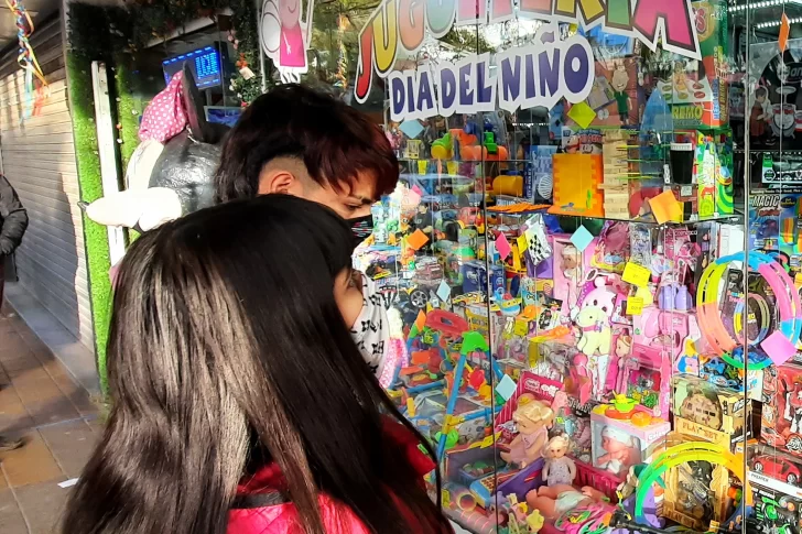 Se viene gasolero el regalo del Día del Niño en San Juan: un 46% gastará menos de $500