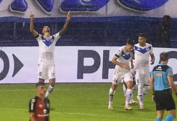 Con un gol de Lucero, Vélez arrancó con el pie derecho